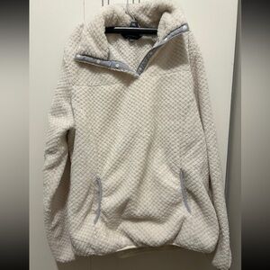 Women’s cream pullover